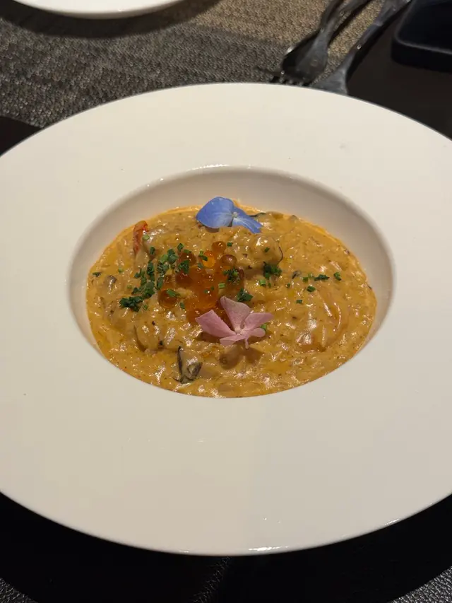 意大利飯個飯唔會太硬，醬汁調味對唔算鐘意重口味嘅我剛剛好