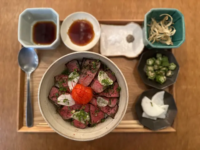 醬漬蘭王蛋 鹽麴燒牛小排丼飯 🥚🐮🍚