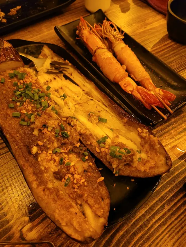 原條蒜蓉燒茄子,炸雞皮蝦