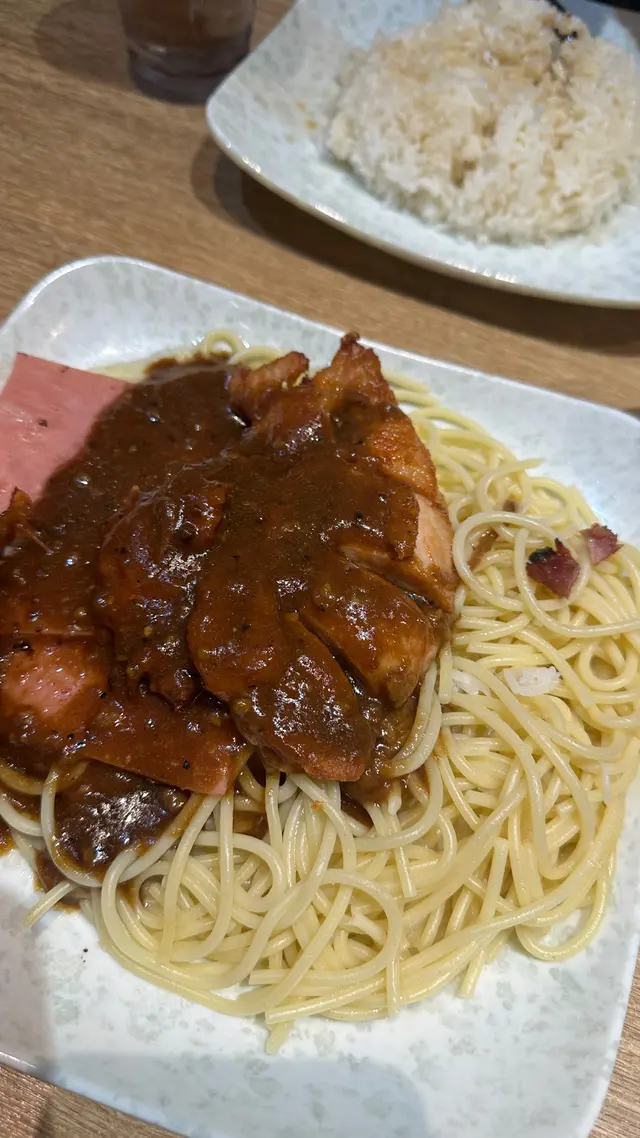 黑椒火腿雞扒意粉