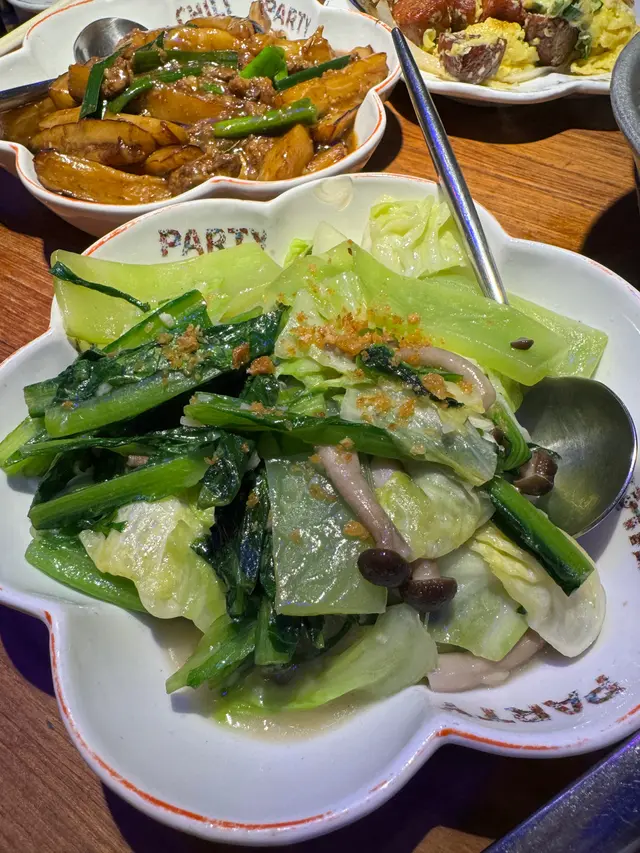 蒜香牛油果🥑炒油麥菜
