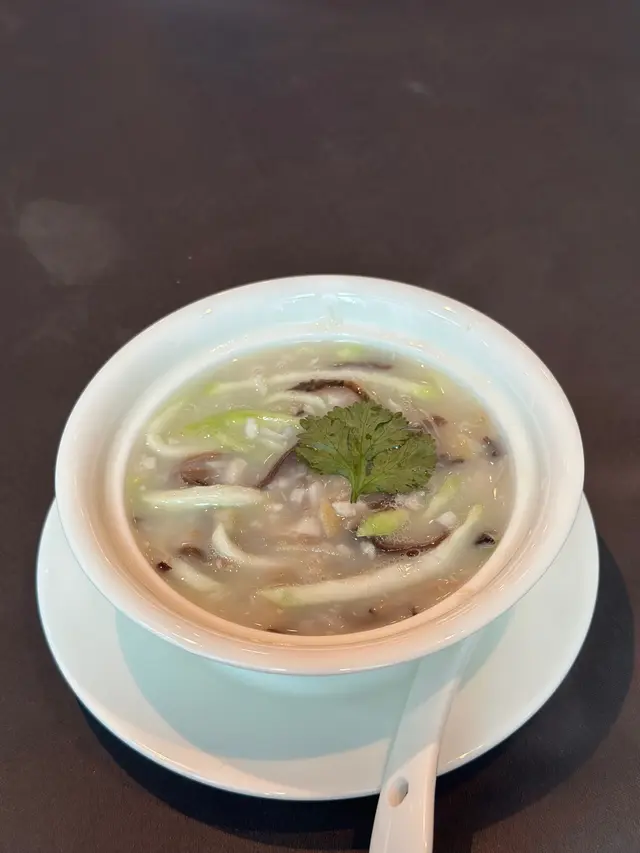 魚湯白木耳浸瓜絲