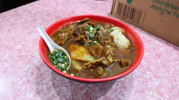 净四𩠌(牛腩、鸡肾、萝卜、云吞)