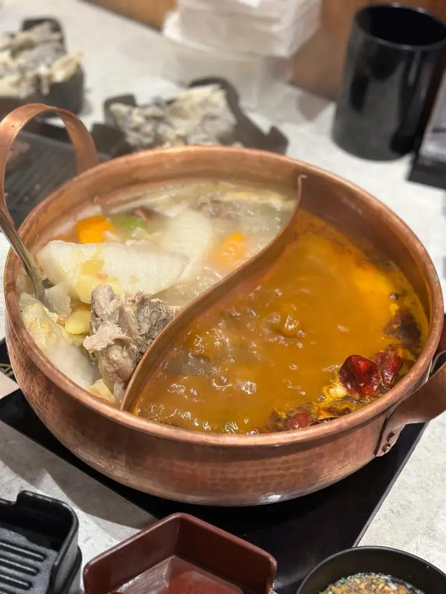 牛大人秘方麻辣湯拼台灣鳳梨雞鍋