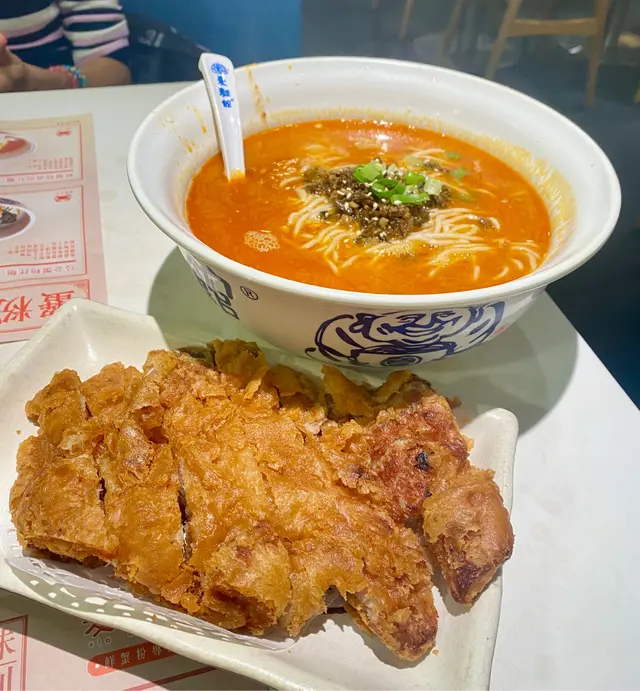 份量十足，排骨份量充足，擔擔麵面質煙靭，有咬口，排骨嘅炸醬略為效了一點。但整體嘅味道都不錯