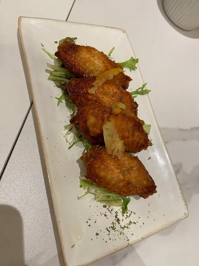 Dinner set +$38 就有4隻雞翼!😋😋呢個雞翼好好食,柚色同蜜糖汁掛曬係雞翼上面,好夠味!表面焗得有少少脆口,口感幾好😋😋推薦!