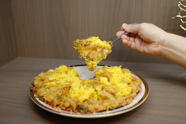 蜂巢九肚魚蠔仔煎