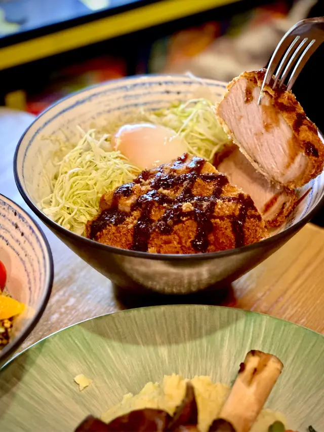 超厚炸豬扒配溫泉蛋