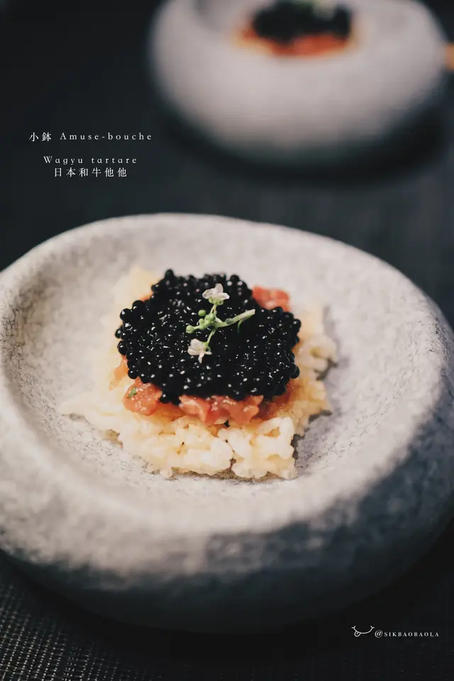 岩手縣和牛他他、煙燻caviar、脆米餅