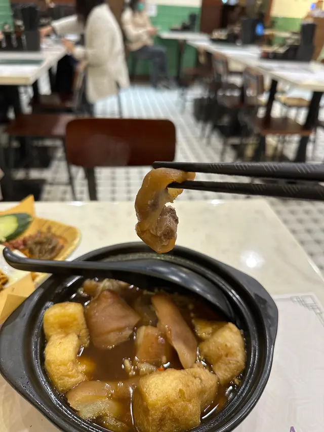 百吉爺肉骨茶(豬腳彎)