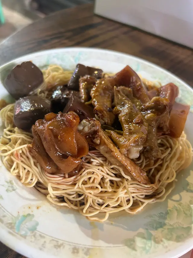 辣魷魚豬紅雞翼尖撈麵
