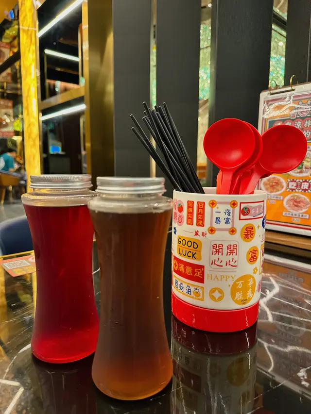 洛神花山渣蘋果；酸梅青檸烏龍茶