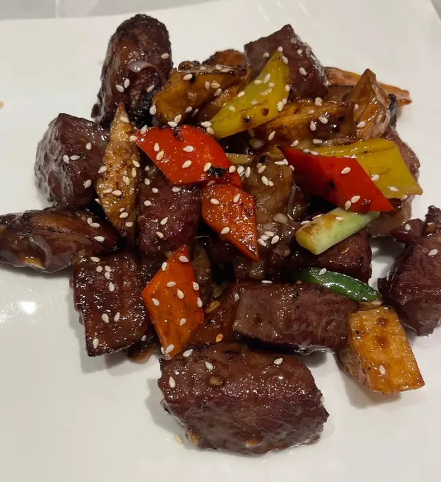 牛肉一啲都唔韌，13個人份量就少咗少少