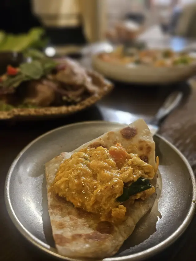 濃濃的咖喱 鬆脆的薄餅 令人垂涎欲滴🥰