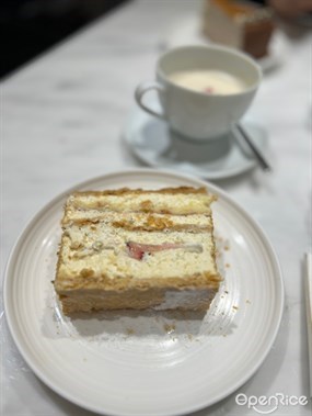 Strawberry Mille-Feuilles - 中環的Lady M