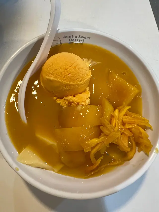 芒果大合奏包括芒果，芒果乾，芒果布甸，芒果汁，如果加埋啲冰嘅話會好啲，因為好快就會唔夠凍