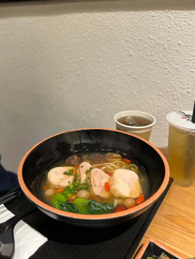 花雕麻油雞肉麵