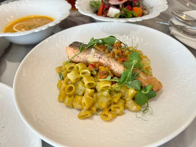 燒三文魚香草忌廉手工戒指意粉