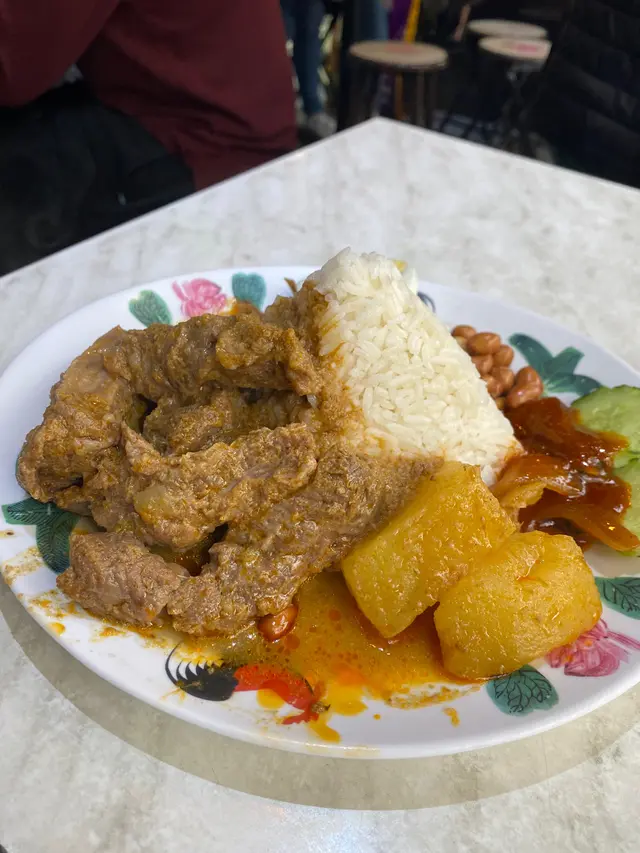 馬來椰香飯配巴東牛肉