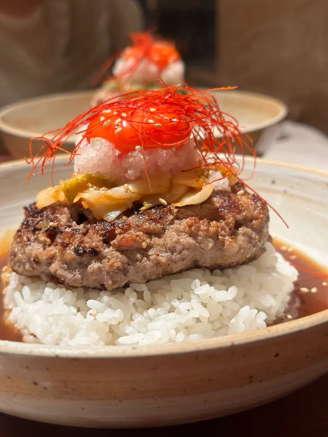 招牌手打和牛漢堡蘭王蛋飯