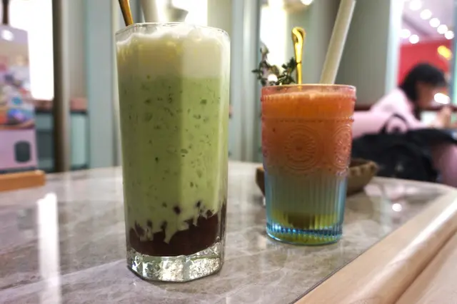 斑蘭紅豆冰、菠蘿熱情果沙冰