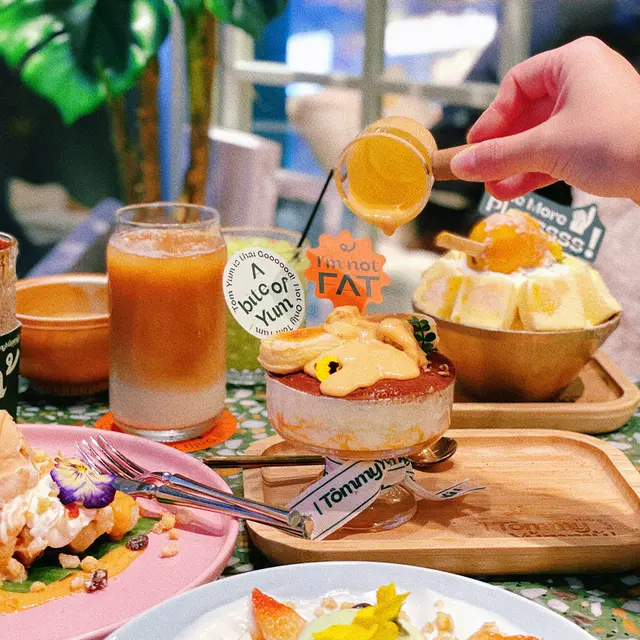 Tiramisu長居我甜品排名嘅第一位！有得食就緊係唔會錯過啦！Tiramisu嘅cream好香好軟滑🍼同平時嘅Tiramisu唔同，依度選用泰式奶茶浸手指餅，食落更會帶茶香奶滑嘅體驗！😍