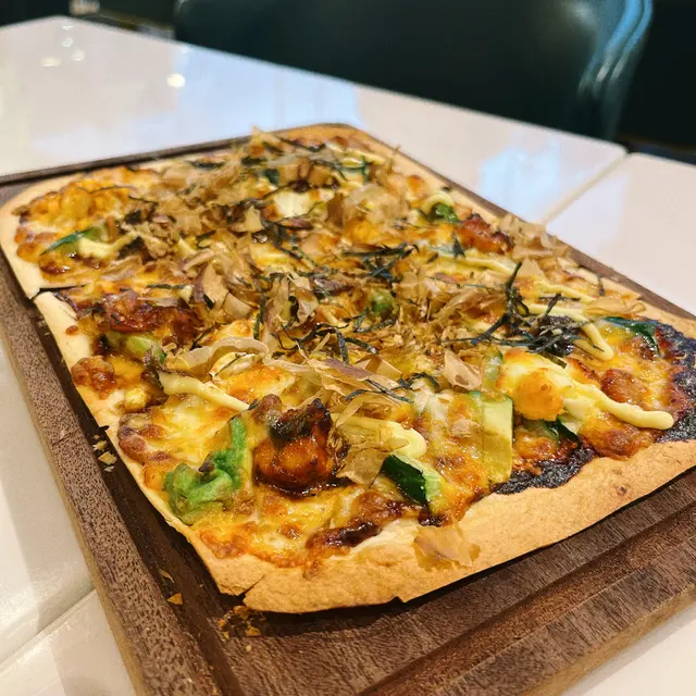 和風鰻魚牛油果薄餅