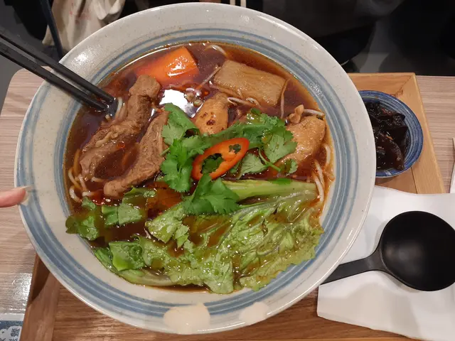 麻辣牛腩雞翼米線