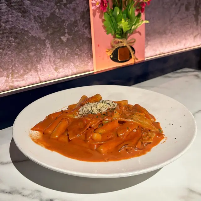 蕃茄卡邦尼Rose炒年糕