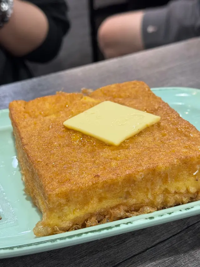 平時自己在家都會亂來點榛子🌰怪料理但用來做成西多士 還真的沒想過 這種邪惡 又甜又油又澱粉又怎可能不好吃🥰榛子的香甜 又不過份膩 喜歡💕