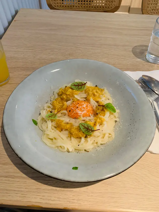 蟹粉卡邦尼烏冬蛋黃