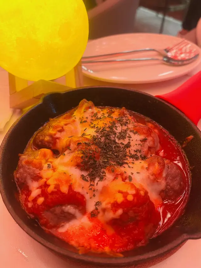 Baked Meatball with Cheese and Tomato Sauce