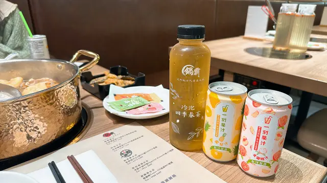 飲品選擇多，有多款汽水、台式果茶等，
亦有自家製樽仔冷泡茶和涼茶