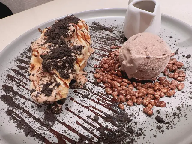 朱古力Oreo牛角包窩夫