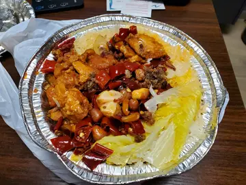 麻辣子鸡煲仔饭