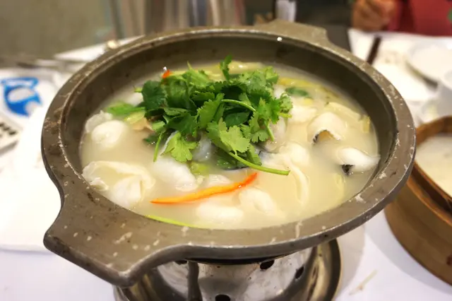 鹹菜胡椒豬肚鯛魚片煲