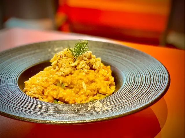 PAN FRIED SICHUAN CHICKEN BURGER WITH CHIPS