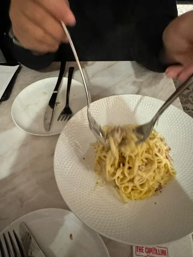 煙肉普通到不能在普通
就算個意粉係自己整,但係佢個汁真係好唔得