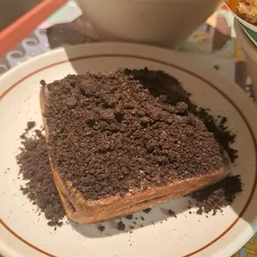 Tiramisu Press Cake with Oreo Crunch