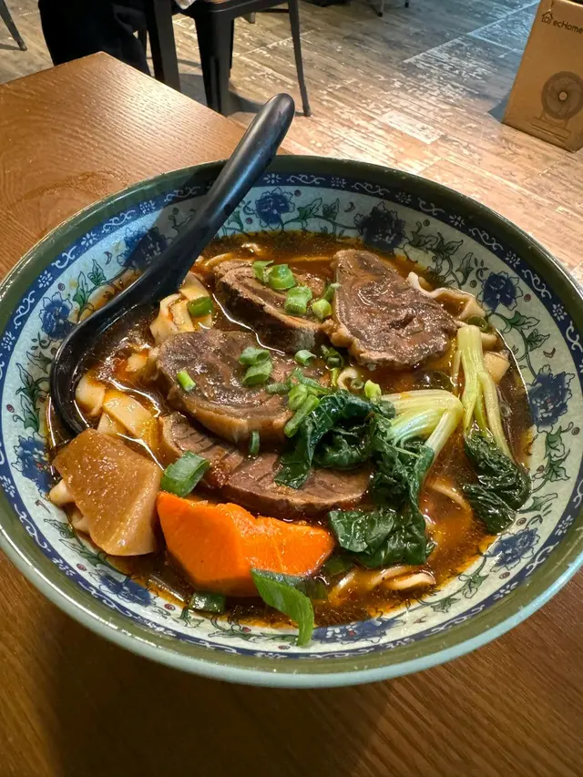 麻辣牛肉麵