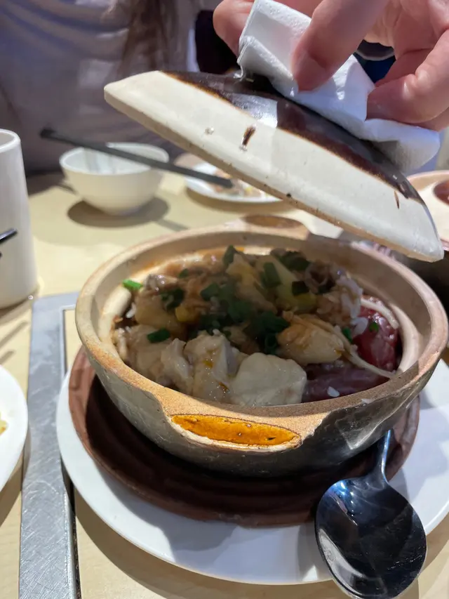 滑雞臘腸煲仔飯