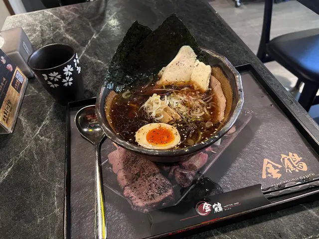 黑蒜醬油拉麵