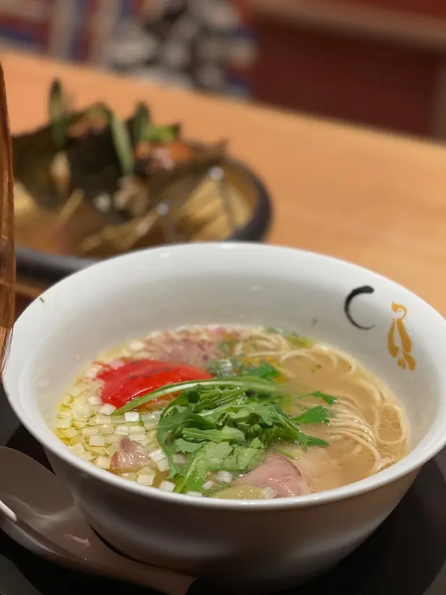 雖然其實係鹽味蠔湯拉麵，但係味道很好，麵身彈牙。
叉燒要扣d 分