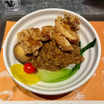 香酥大雞扒肉燥飯