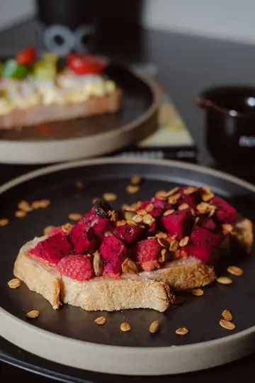 raspberry and granola toast