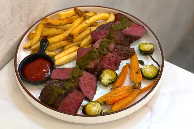 慢煮安格斯封門柳配阿根廷青醬＆炸薯條