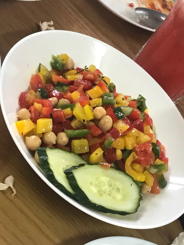 鷹咀豆沙律 （ 中）