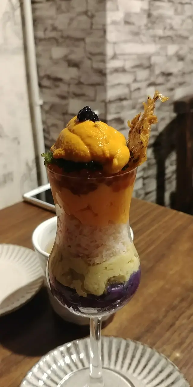 杯入面裝咗好多海膽，每一啖錫落去都有海膽充斥住你嘅口腔