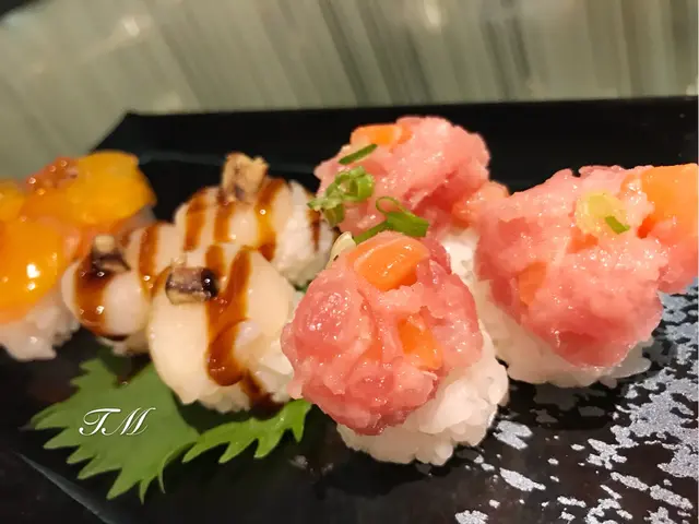 拖羅魚蓉生塔、鵝肝拌帶子、百香鮮果塔壽司