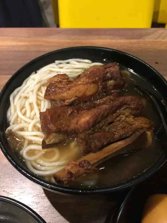 肉骨麵
